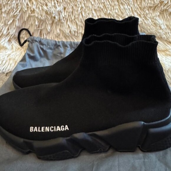 Balenciaga - Picture 1 of 3